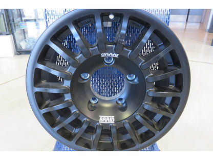 Jante Alu BRAID Winrace Noire 7x16 5x150 ET-10 sur Xperts4x4 Accessoires 4x4 Off-Road