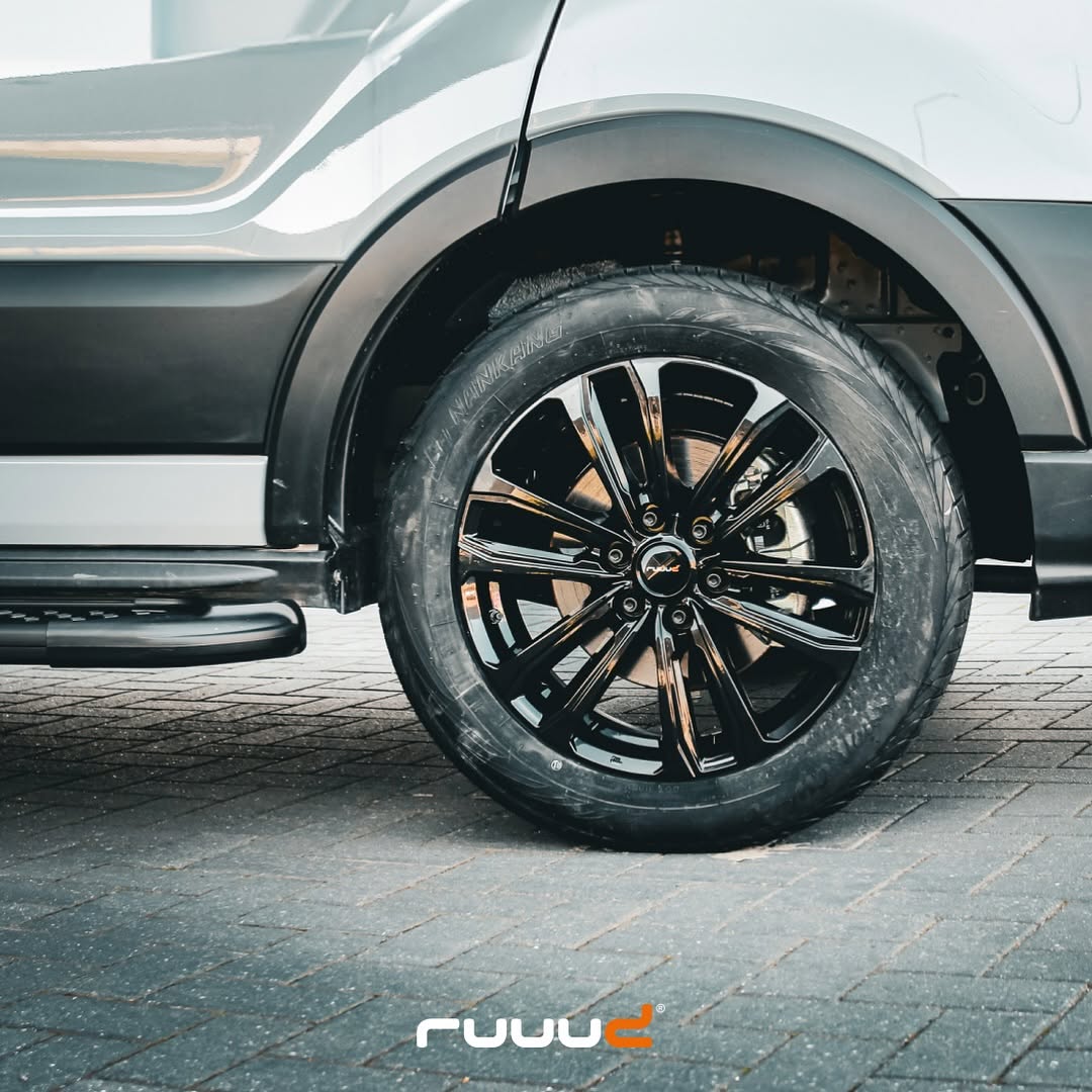 Jante Aluminium RUUUD Namur 7.5x17 6x125 ET50 CTR74.1 - Gloss Black sur Xperts4x4 Accessoires 4x4 Off-Road