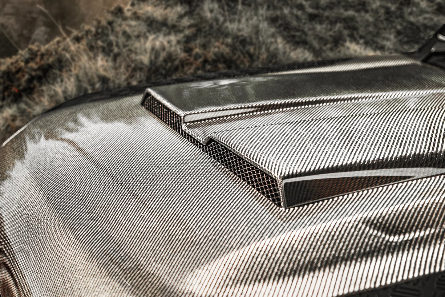 Capot Carbone Ventrilé KAHN Luxe - Defender 90/110/130 (2020+) sur Xperts4x4 Accessoires 4x4 Off-Road