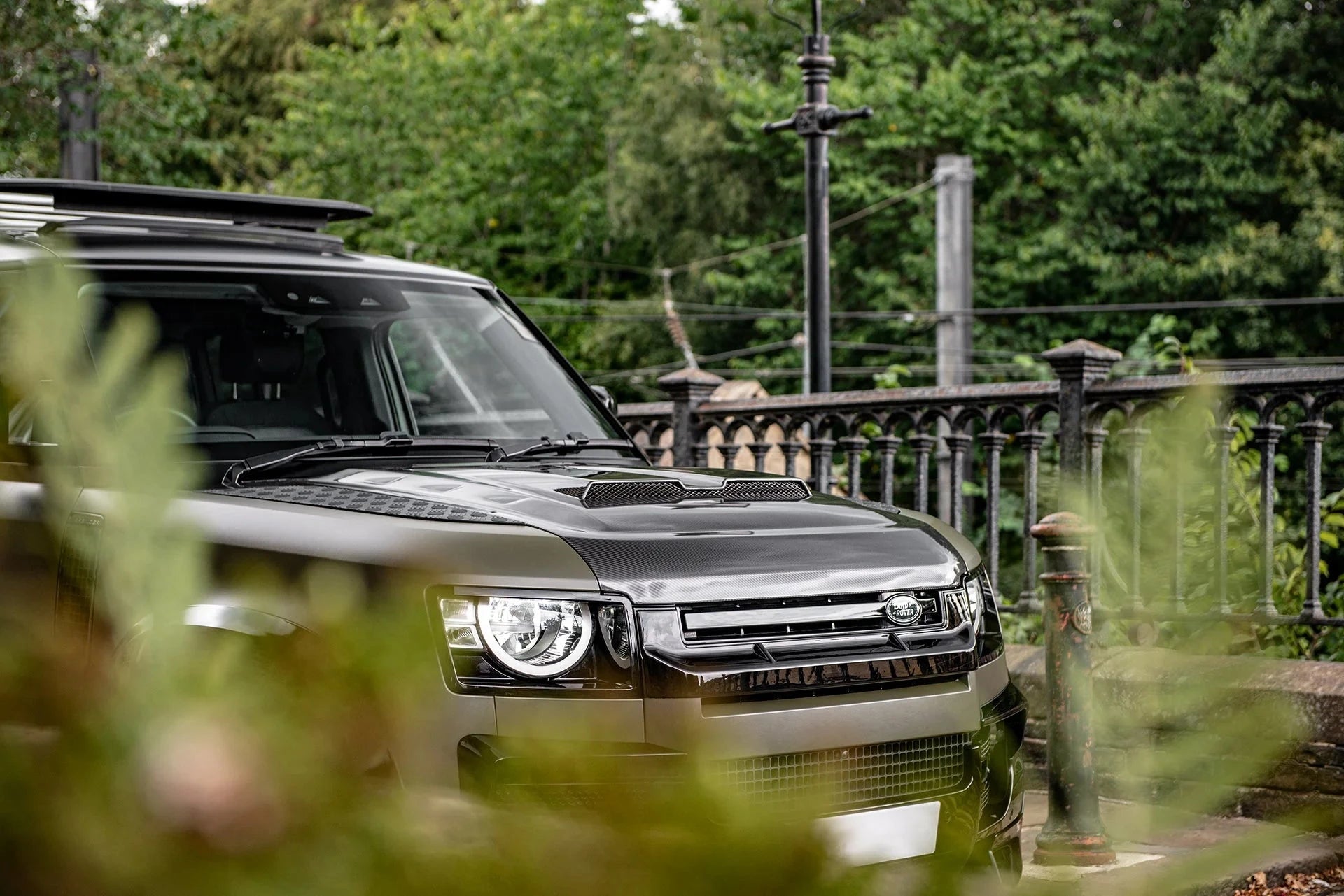 Capot Carbone Ventrilé KAHN Luxe - Defender 90/110/130 (2020+) sur Xperts4x4 Accessoires 4x4 Off-Road