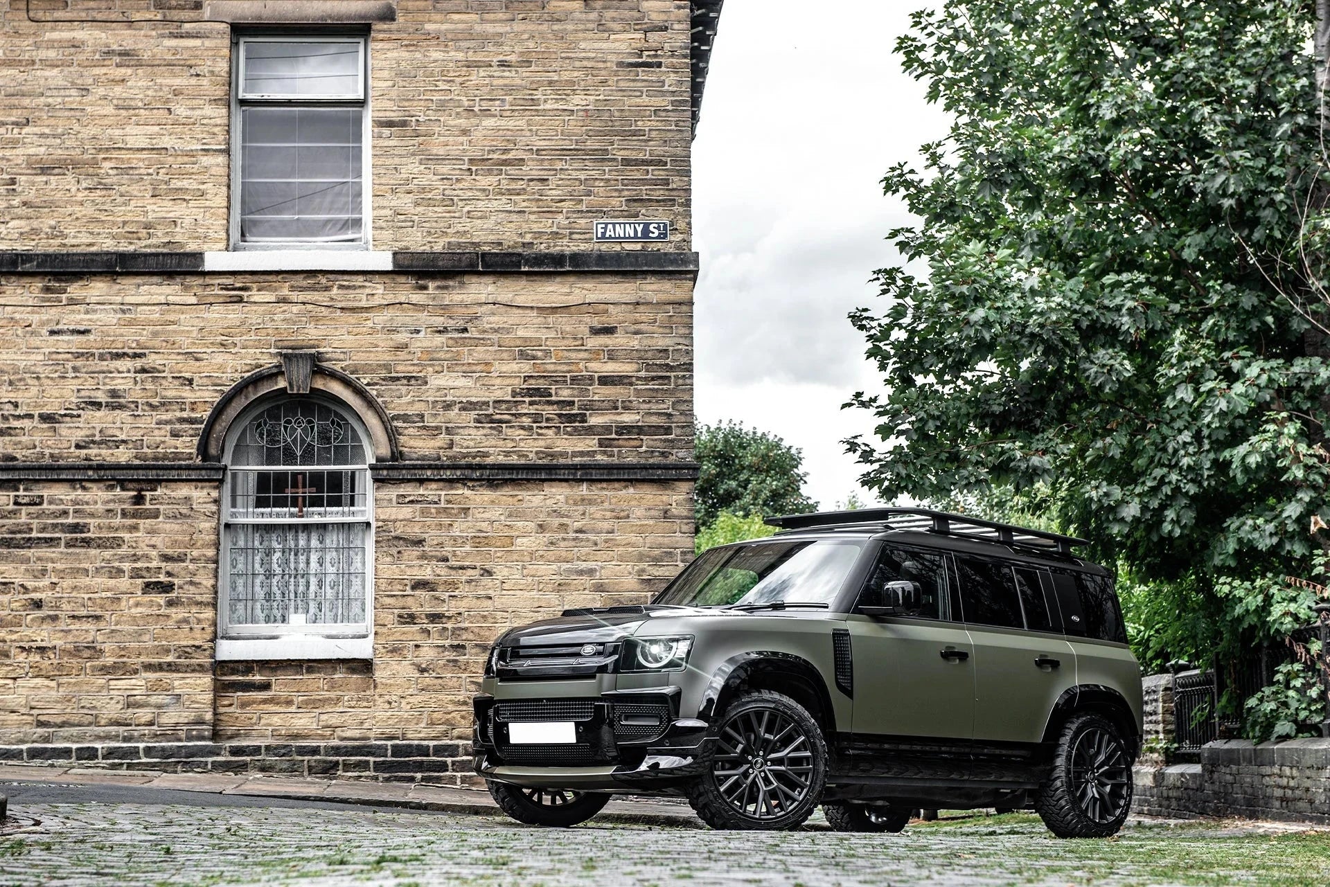 Capot Carbone Ventrilé KAHN Luxe - Defender 90/110/130 (2020+) sur Xperts4x4 Accessoires 4x4 Off-Road