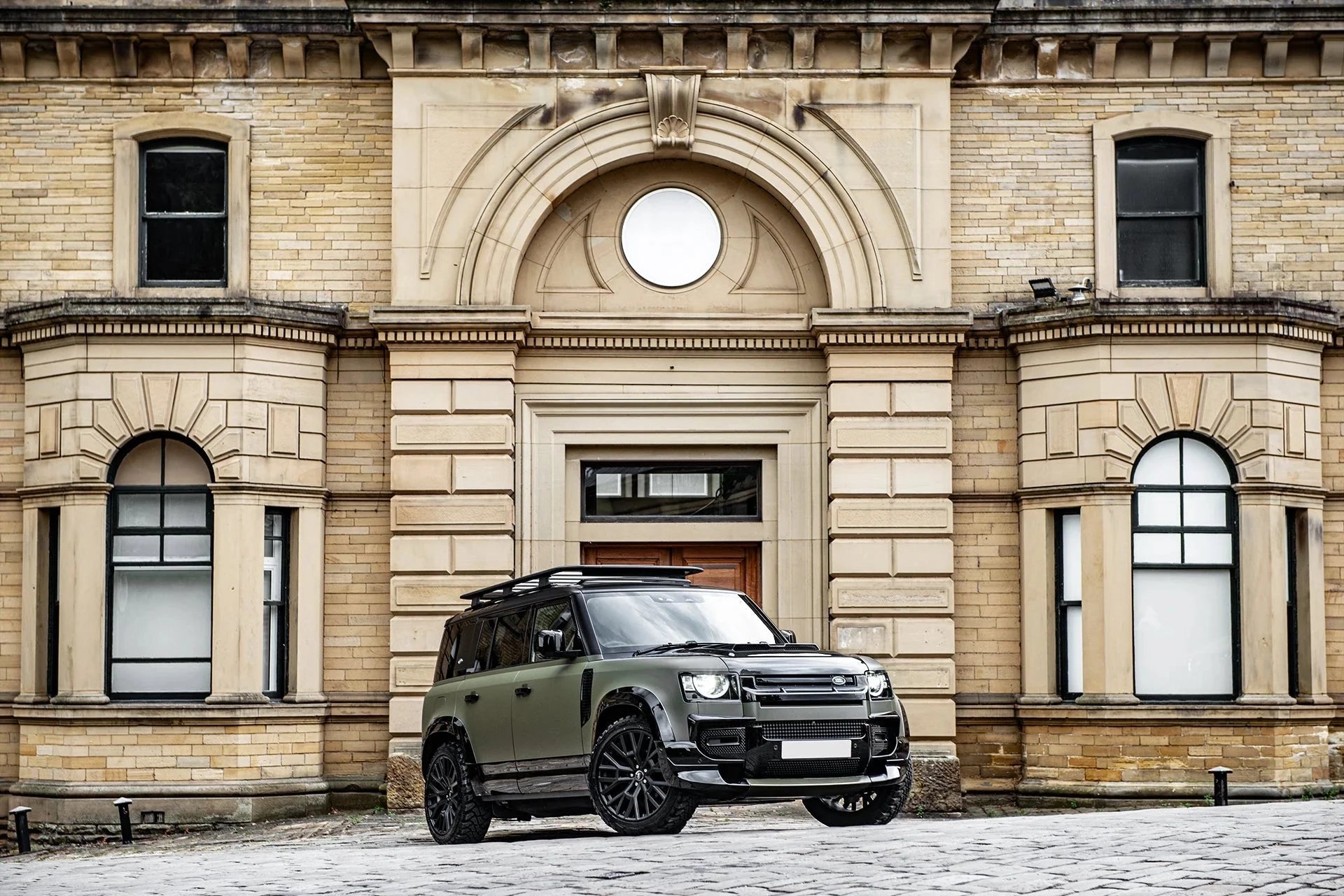 Capot Carbone Ventrilé KAHN Luxe - Defender 90/110/130 (2020+) sur Xperts4x4 Accessoires 4x4 Off-Road