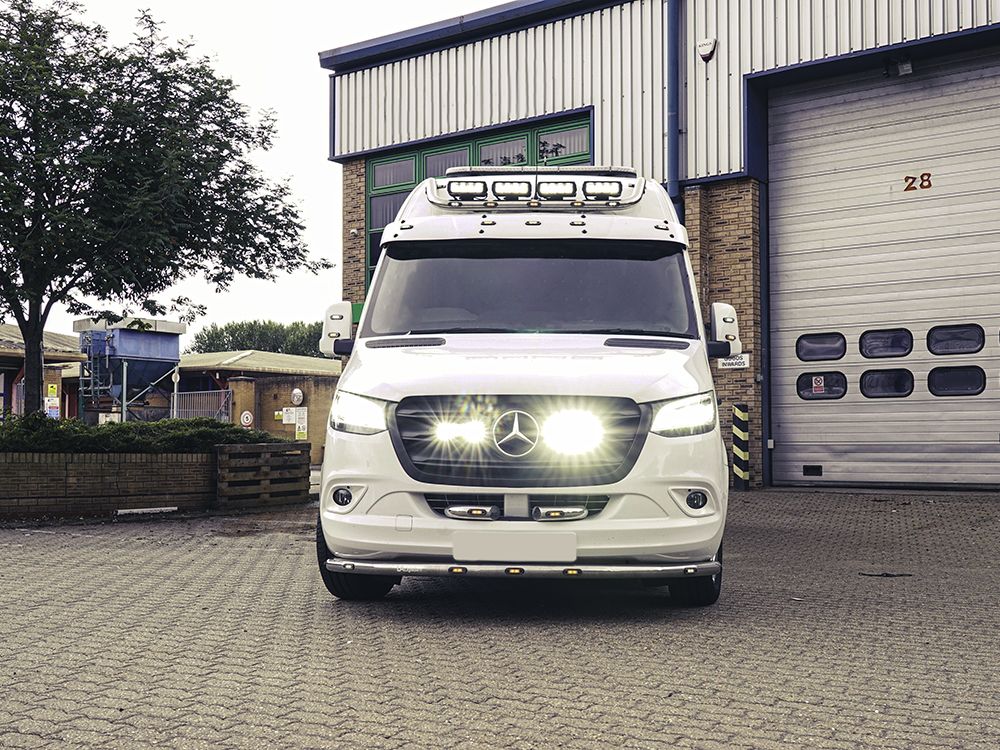 Kit Grille LAZER LAMPS Mercedes Sprinter W906/W907 sur Xperts4x4 Accessoires 4x4 Off-Road