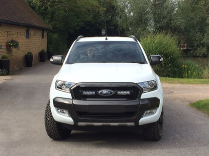 Pack LED Calandre LAZER LAMPS pour Ford Ranger 2016-2018, éclairage LED élégant sur la grille du véhicule.