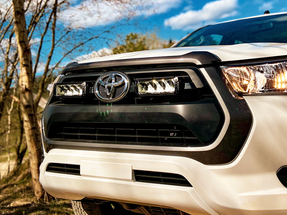 Pack LED calandre LAZER LAMPS pour Toyota Hilux Active/Icon 2017-2020, éclairage LED moderne pour calandre.