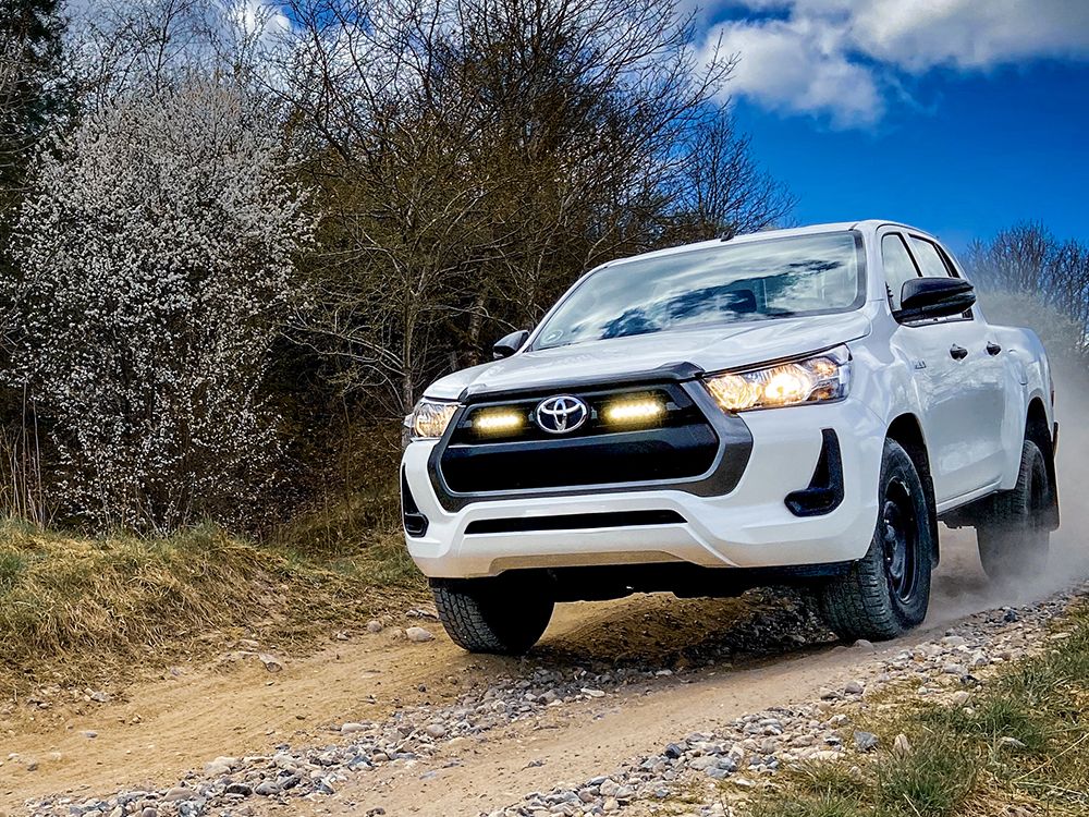 Pack LED Calandre LAZER LAMPS Toyota Hilux Active / Icon / Invincible 2021+ sur Xperts4x4 Accessoires 4x4 Off-Road