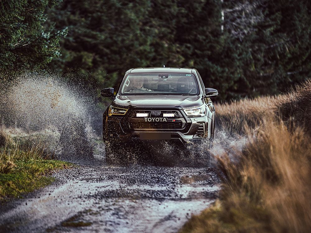 Pack LED Calandre LAZER LAMPS Toyota Hilux GR Sport sur Xperts4x4 Accessoires 4x4 Off-Road