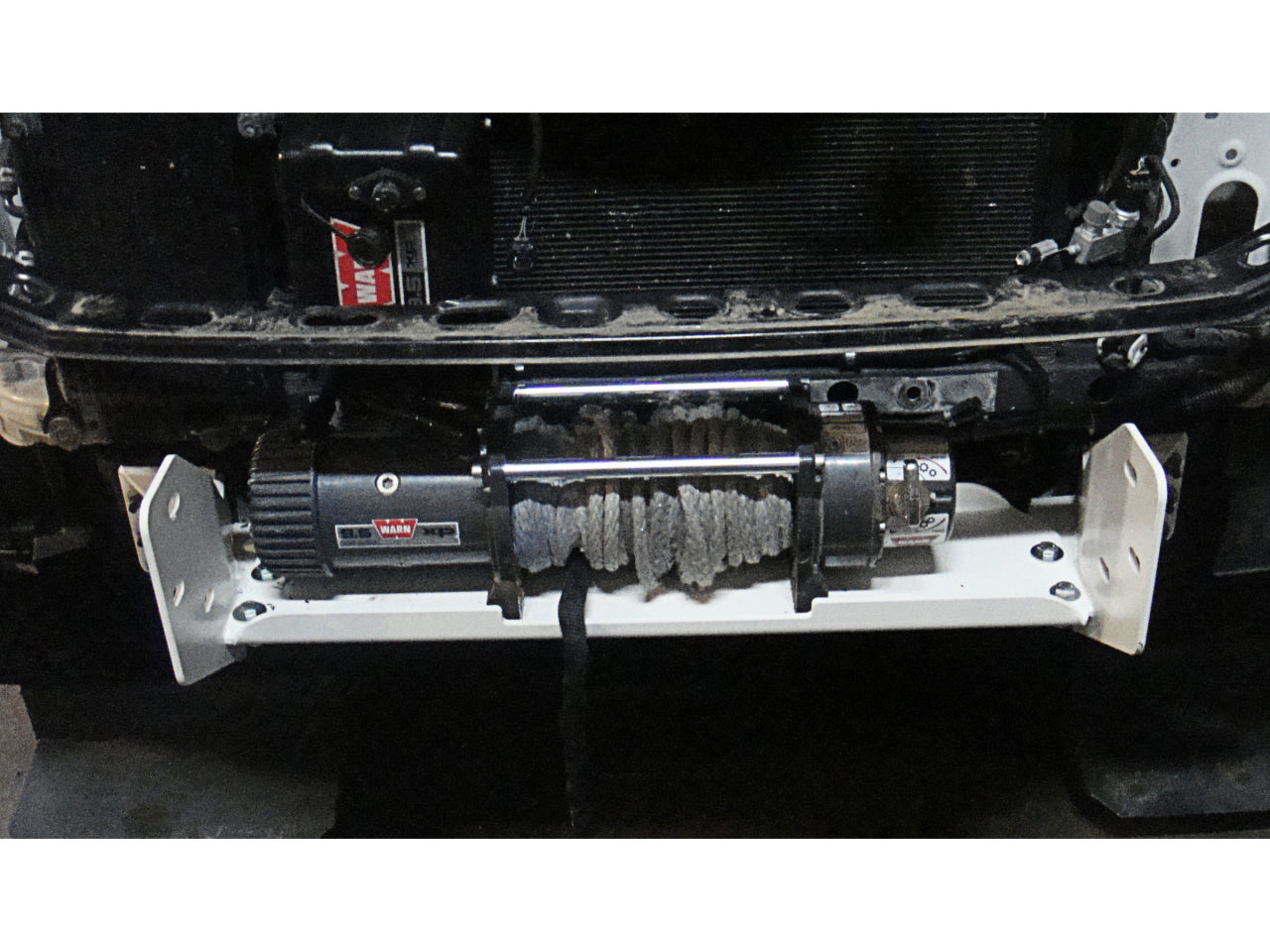 Pare-choc avant en acier N4 OFFROAD pour Toyota Land Cruiser VDJ200, robuste et adapté à l offroad, visible en image.