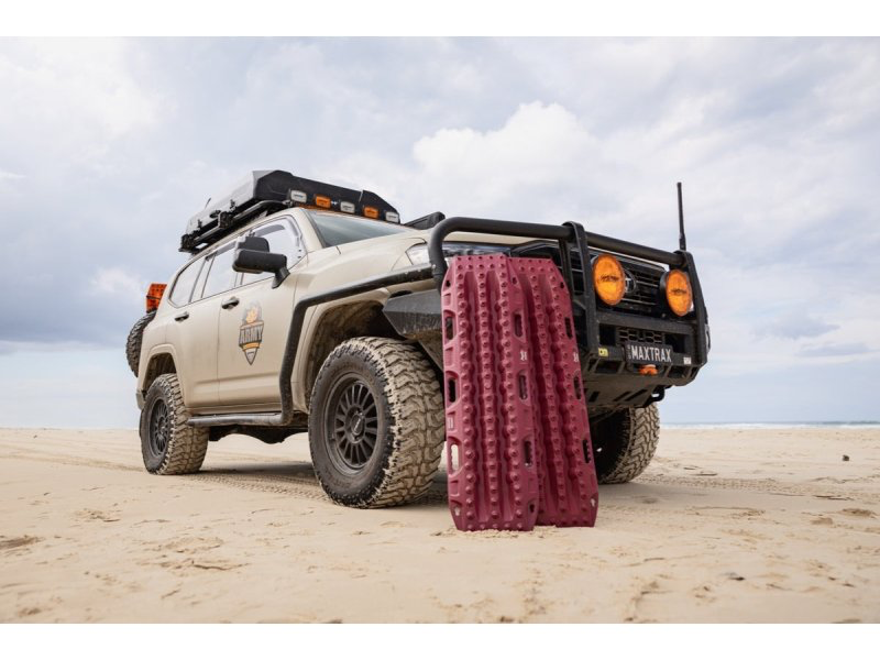 Plaques à sable Maxtrax MKII bordeaux - La paire - Edition limitée Maroon sur Xperts4x4 Accessoires 4x4 Off-Road