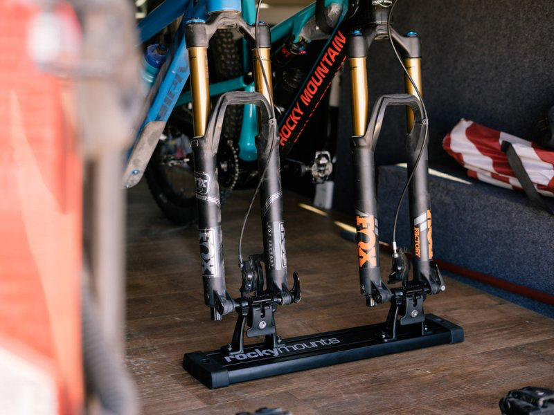 Rail de fixation vélo VanTrack 24" ROCKY MOUNTS sur Xperts4x4 Accessoires 4x4 Off-Road
