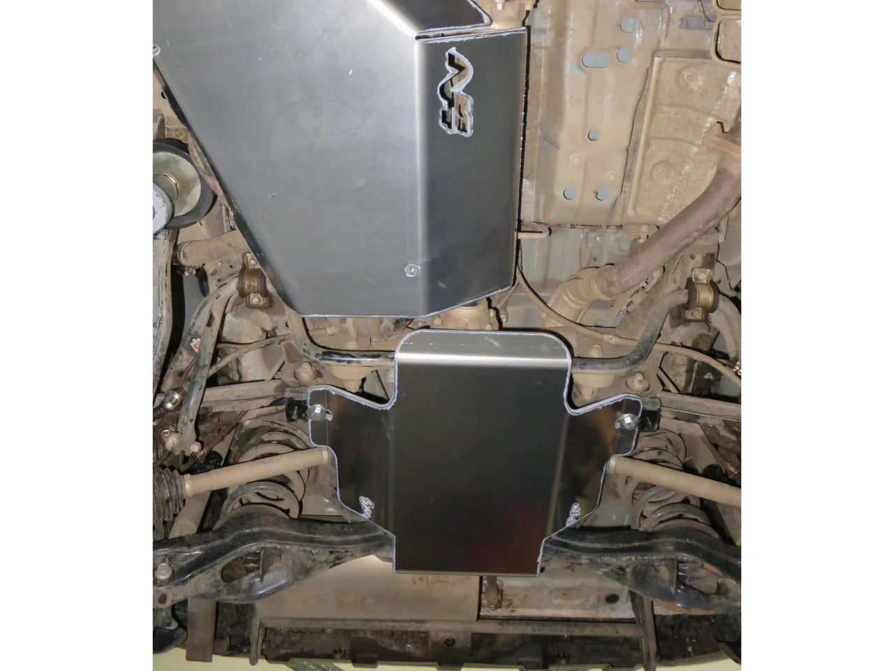 Blindage Pont Arrière N4 Offroad Mitsubishi Pajero 2000-18 - Aluminium 8mm sur Xperts4x4 Accessoires 4x4 Off-Road