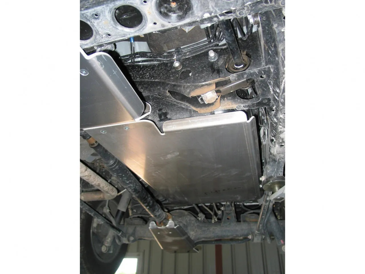 Blindage Réservoir 6mm Aluminium Toyota Land Cruiser 100 - N4 Offroad sur Xperts4x4 Accessoires 4x4 Off-Road