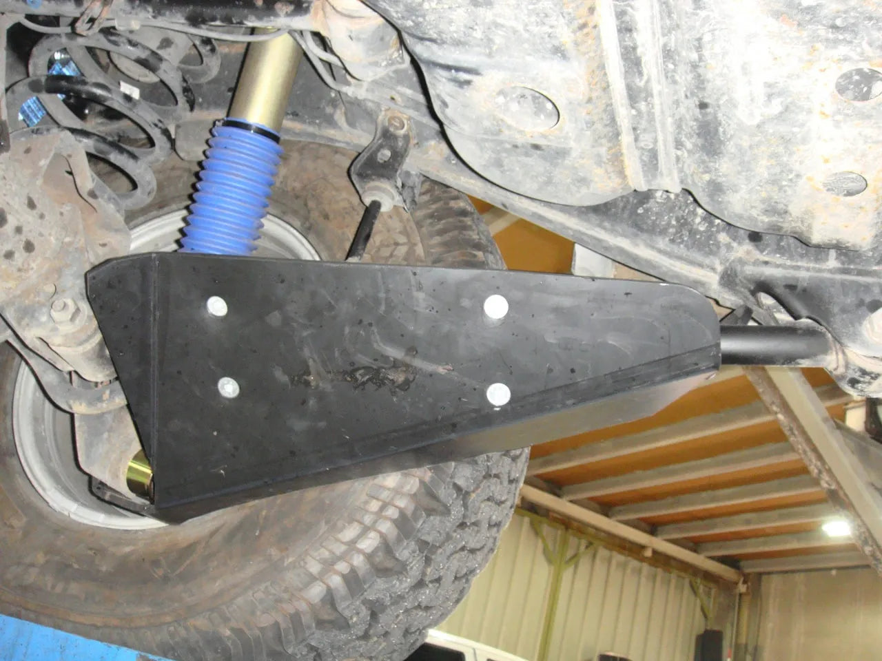 Protection Amortisseurs Arrière PEHD 8mm Toyota LC 80/100/105 sur Xperts4x4 Accessoires 4x4 Off-Road