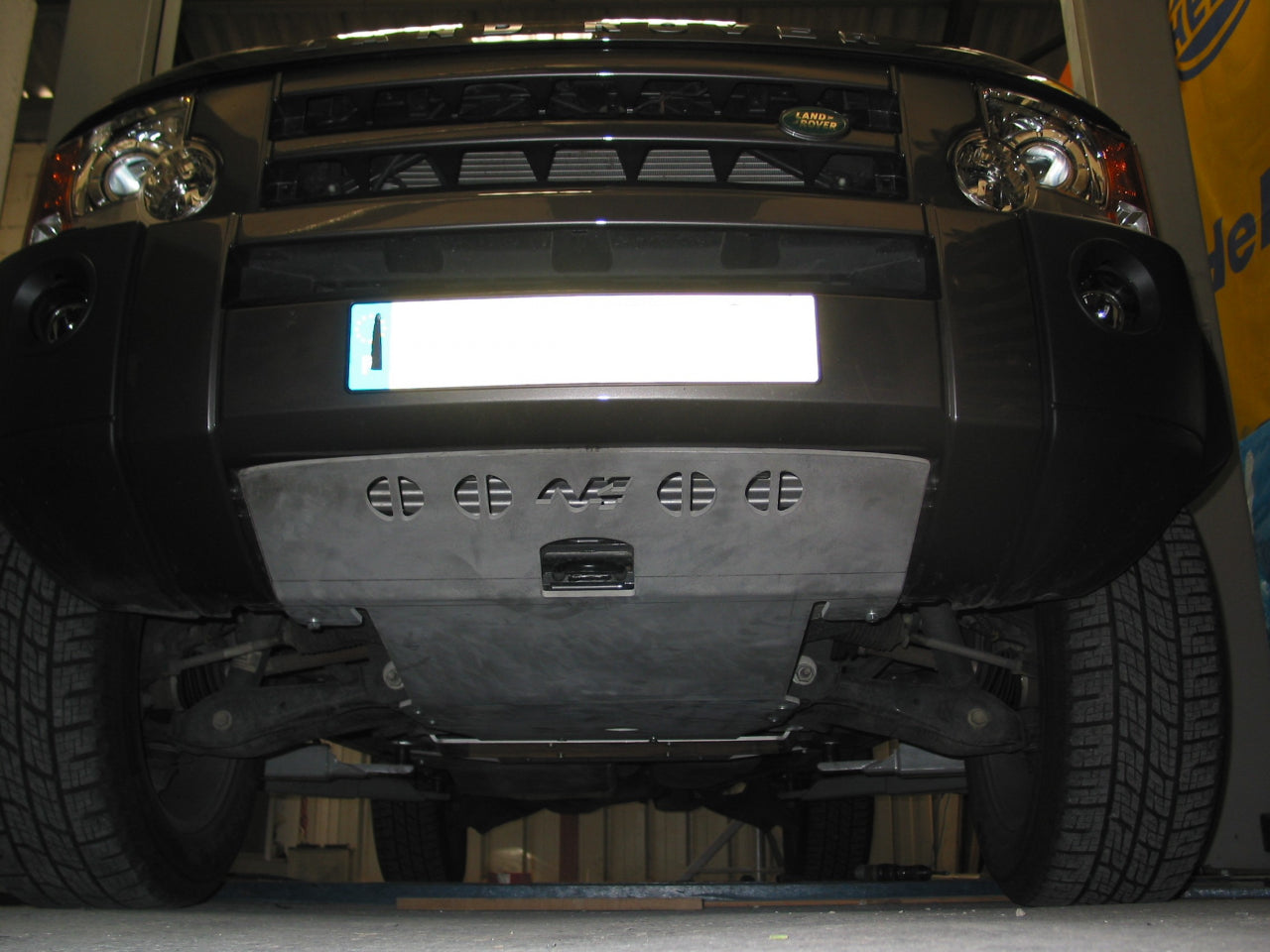 Ski de protection avant en aluminium de 8mm pour Land Rover Discovery III N4-Offroad sur Xperts4x4 Accessoires 4x4 Off-Road