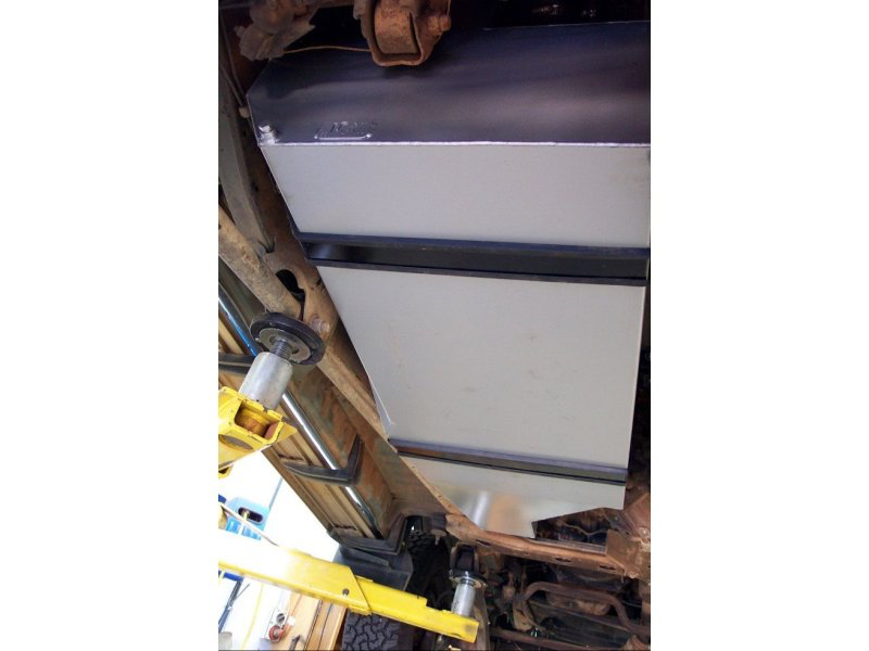 Réservoir de remplacement LRA 145L Toyota Land Cruiser FZJ80 sur Xperts4x4 Accessoires 4x4 Off-Road
