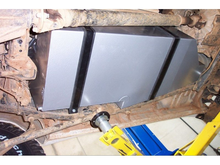Réservoir de remplacement LRA 150L Toyota Land Cruiser FZJ105 sur Xperts4x4 Accessoires 4x4 Off-Road