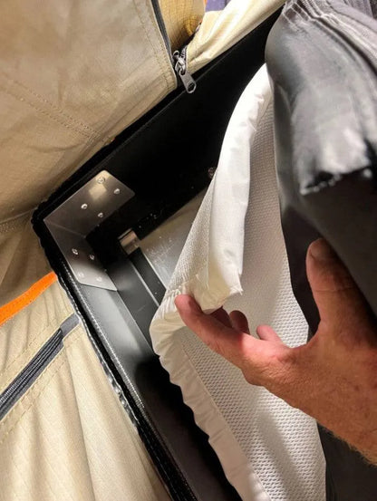 Tente de toit BOSS avec barres de toit | Campboss 4x4 | 2330mm x 1480mm sur Xperts4x4 Accessoires 4x4 Off-Road